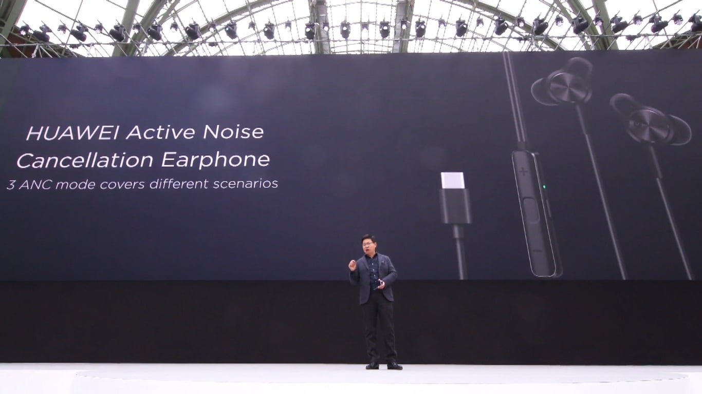 Huawei представила сегодня не только флагман   Huawei P20   и   Huawei P20 Pro   и   Huawei Mate RS Porsche Design   , но также три аксессуары из категории аудио: беспроводные наушники FreeBuds, наушники с активным шумоподавлением и усилитель для наушников